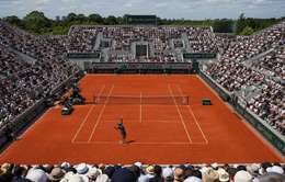 Match de tennis professionnel sur terre battue